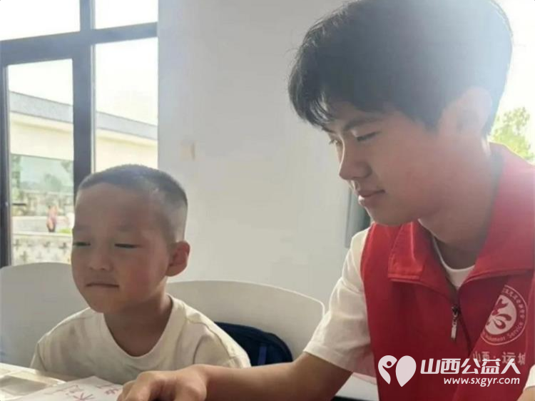 盐湖区志愿者协会开展暑期公益课堂大学生志愿者们用知识反哺社会用陪伴温暖童心在课业辅导的平凡岗位上践行着奉献友爱互助进步的志愿服务精神 - 第15张 - 山西公益人 盐湖区志愿者协会开展暑期公益课堂大学生志愿者们用知识反哺社会用陪伴温暖童心在课业辅导的平凡岗位上践行着奉献友爱互助进步的志愿服务精神 - 第15张