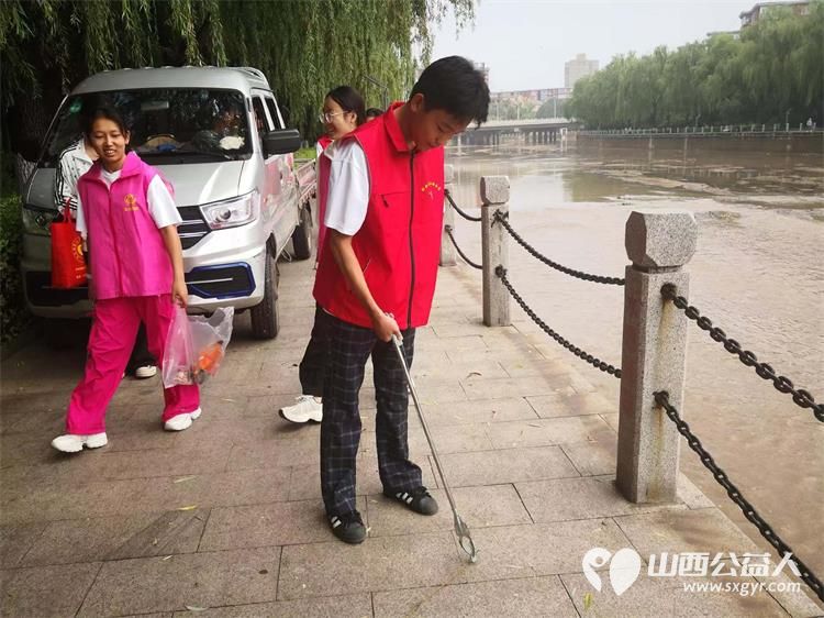 文水县爱心帮扶志愿者协会组织志愿者举办关爱河湖保护文峪河魅力文水城在行动活动清理河道垃圾 - 第3张 - 山西公益人 文水县爱心帮扶志愿者协会组织志愿者举办关爱河湖保护文峪河魅力文水城在行动活动清理河道垃圾 - 第3张