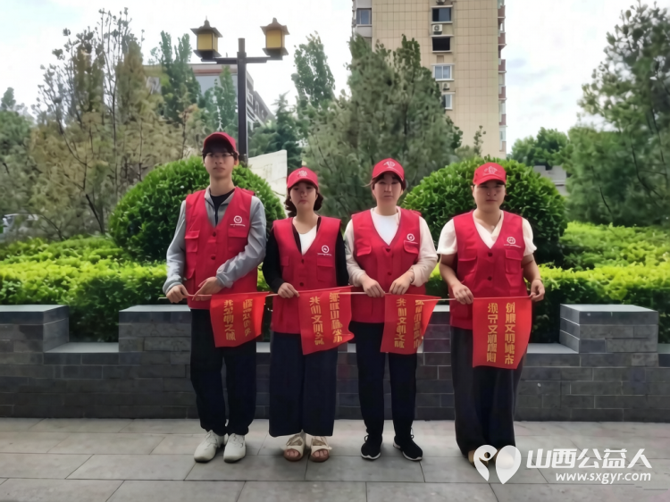 临汾市文明交通志愿者协会打造水厂十字志愿服务先锋岗组织志愿者在早晚高峰时段定点值守以持之以恒的志愿行动擦亮临汾的文明窗口 - 第1张 - 山西公益人 临汾市文明交通志愿者协会打造水厂十字志愿服务先锋岗组织志愿者在早晚高峰时段定点值守以持之以恒的志愿行动擦亮临汾的文明窗口 - 第1张