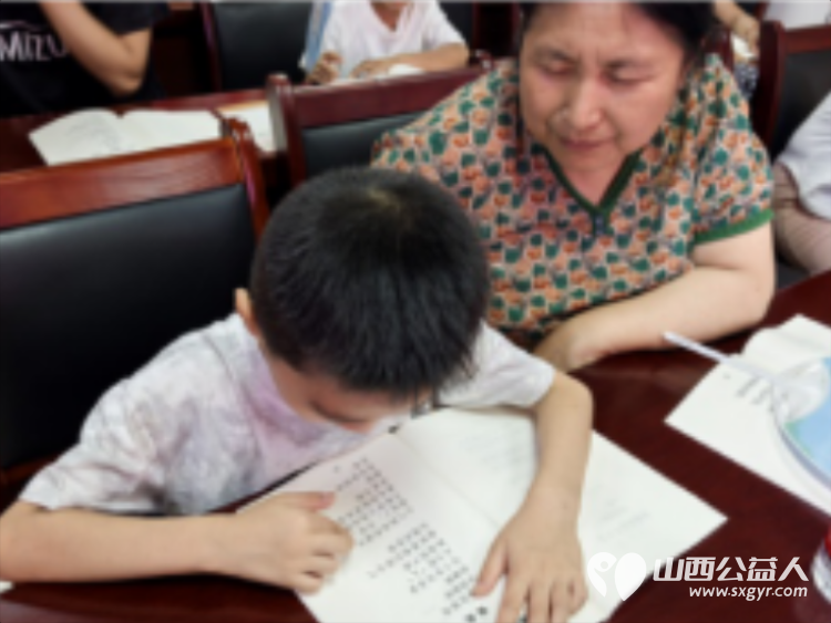 太原市晋源区金胜镇妇联特邀山西省红十字全民阅读志愿者服务队走进石庄头村开展以书香聚民心阅读润家风主题阅读宣讲活动 - 第4张 - 山西公益人 太原市晋源区金胜镇妇联特邀山西省红十字全民阅读志愿者服务队走进石庄头村开展以书香聚民心阅读润家风主题阅读宣讲活动 - 第4张