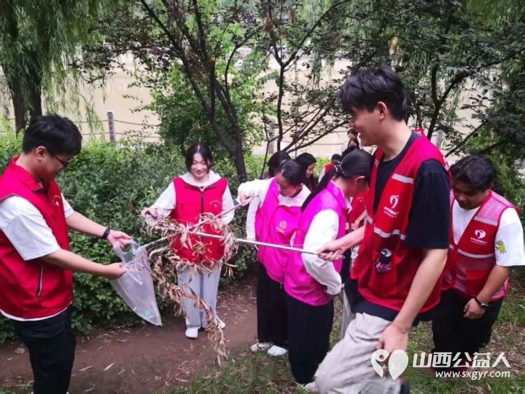 守护河湖保生态----文水县爱心帮扶志愿者协会组织返乡大学生志愿者开展返乡学子关爱河湖保护母亲河净滩护河系列志愿服务活动以青春力量践行生态文明理念 - 第10张 - 山西公益人 守护河湖保生态----文水县爱心帮扶志愿者协会组织返乡大学生志愿者开展返乡学子关爱河湖保护母亲河净滩护河系列志愿服务活动以青春力量践行生态文明理念 - 第10张