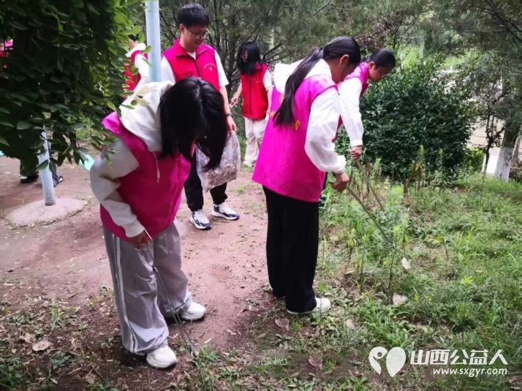 守护河湖保生态----文水县爱心帮扶志愿者协会组织返乡大学生志愿者开展返乡学子关爱河湖保护母亲河净滩护河系列志愿服务活动以青春力量践行生态文明理念 - 第8张 - 山西公益人 守护河湖保生态----文水县爱心帮扶志愿者协会组织返乡大学生志愿者开展返乡学子关爱河湖保护母亲河净滩护河系列志愿服务活动以青春力量践行生态文明理念 - 第8张