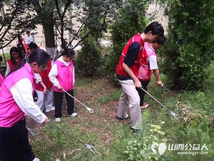 守护河湖保生态----文水县爱心帮扶志愿者协会组织返乡大学生志愿者开展返乡学子关爱河湖保护母亲河净滩护河系列志愿服务活动以青春力量践行生态文明理念 - 第5张 - 山西公益人 守护河湖保生态----文水县爱心帮扶志愿者协会组织返乡大学生志愿者开展返乡学子关爱河湖保护母亲河净滩护河系列志愿服务活动以青春力量践行生态文明理念 - 第5张