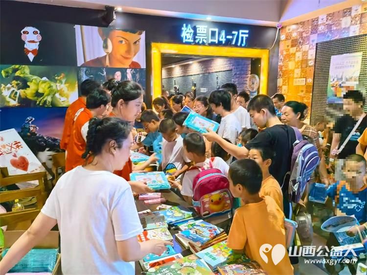 携手筑梦影暖童心----太原市龙城义工组织志愿者和福利院的孩子们参加暑期观影活动 - 第7张 - 山西公益人 携手筑梦影暖童心----太原市龙城义工组织志愿者和福利院的孩子们参加暑期观影活动 - 第7张