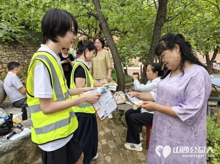 普及分类知识倡导绿色生活----忻州市环保志愿者协会走进忻府区合索镇的旺家园山庄开展垃圾分类宣传活动有效提升了当地群众的知晓率与重视度 - 第3张 - 山西公益人 普及分类知识倡导绿色生活----忻州市环保志愿者协会走进忻府区合索镇的旺家园山庄开展垃圾分类宣传活动有效提升了当地群众的知晓率与重视度 - 第3张
