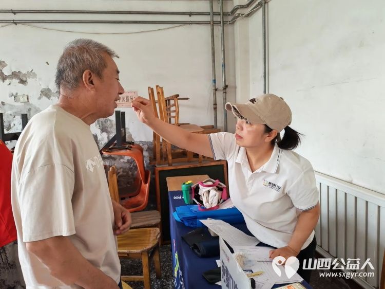 介休市敬老协会敬老爱老助老活动2026年7月18日走进洪山镇西湛泉村崇贤村在两村党群服务中心为老人提供爱心理发体检等服务用实实在在的志愿服务传递人间温情 - 第15张 - 山西公益人 介休市敬老协会敬老爱老助老活动2026年7月18日走进洪山镇西湛泉村崇贤村在两村党群服务中心为老人提供爱心理发体检等服务用实实在在的志愿服务传递人间温情 - 第15张
