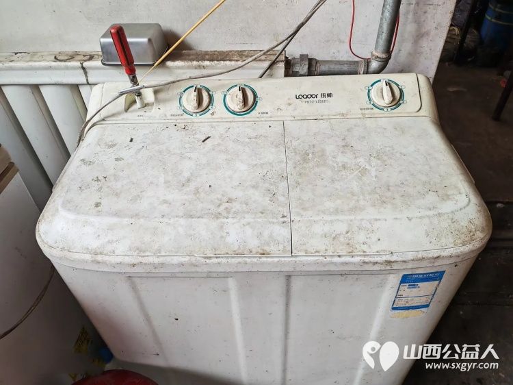 介休市敬老协会走进洪山镇西湛泉村入户探访特困老人西湛泉村85岁郭凌宝为老人打扫室内外卫生刷洗锅碗瓢盆洗衣服做饭包饺子 - 第18张 - 山西公益人 介休市敬老协会走进洪山镇西湛泉村入户探访特困老人西湛泉村85岁郭凌宝为老人打扫室内外卫生刷洗锅碗瓢盆洗衣服做饭包饺子 - 第18张