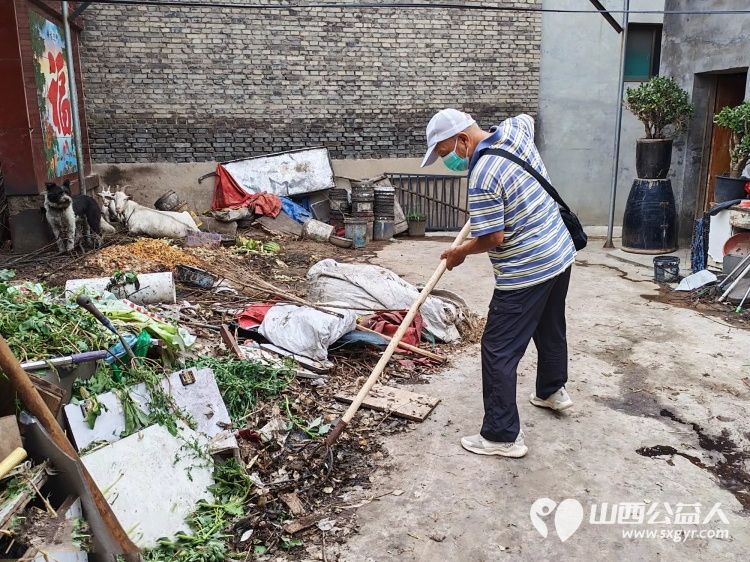 介休市敬老协会走进洪山镇西湛泉村入户探访特困老人西湛泉村85岁郭凌宝为老人打扫室内外卫生刷洗锅碗瓢盆洗衣服做饭包饺子 - 第17张 - 山西公益人 介休市敬老协会走进洪山镇西湛泉村入户探访特困老人西湛泉村85岁郭凌宝为老人打扫室内外卫生刷洗锅碗瓢盆洗衣服做饭包饺子 - 第17张