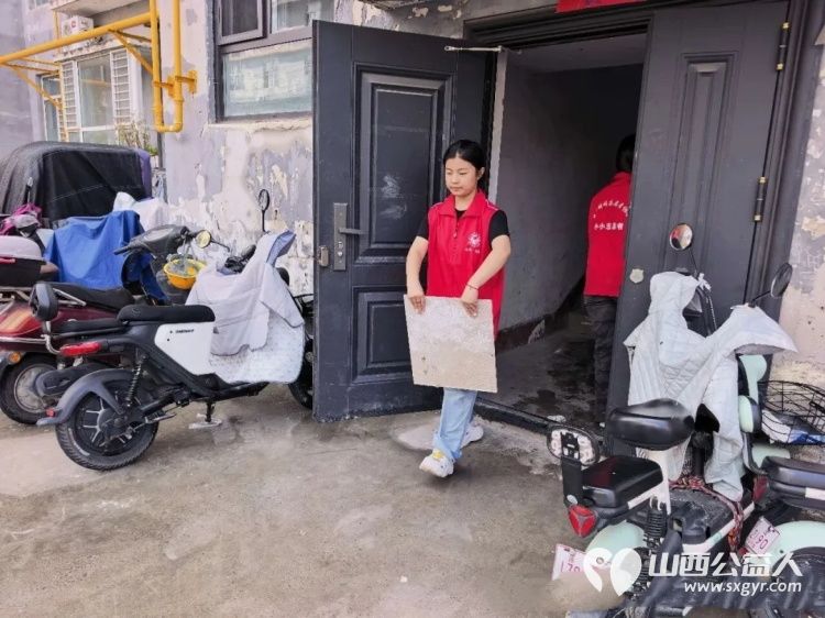 志愿红点亮街巷助力盐湖文明城市创建----盐湖区志愿者协会联动振兴庄社区、锦绣社区、府西街社区开展清洁家园·文明同行志愿服务活动以鲜活的志愿力量擦亮盐湖文明底色 - 第4张 - 山西公益人 志愿红点亮街巷助力盐湖文明城市创建----盐湖区志愿者协会联动振兴庄社区、锦绣社区、府西街社区开展清洁家园·文明同行志愿服务活动以鲜活的志愿力量擦亮盐湖文明底色 - 第4张
