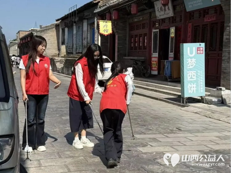 洁净家园共行动文明新风暖人心----介休市彦博路社区志愿者协会开展环境卫生清扫志愿服务活动倡导居民共同参与家园环境治理 - 第3张