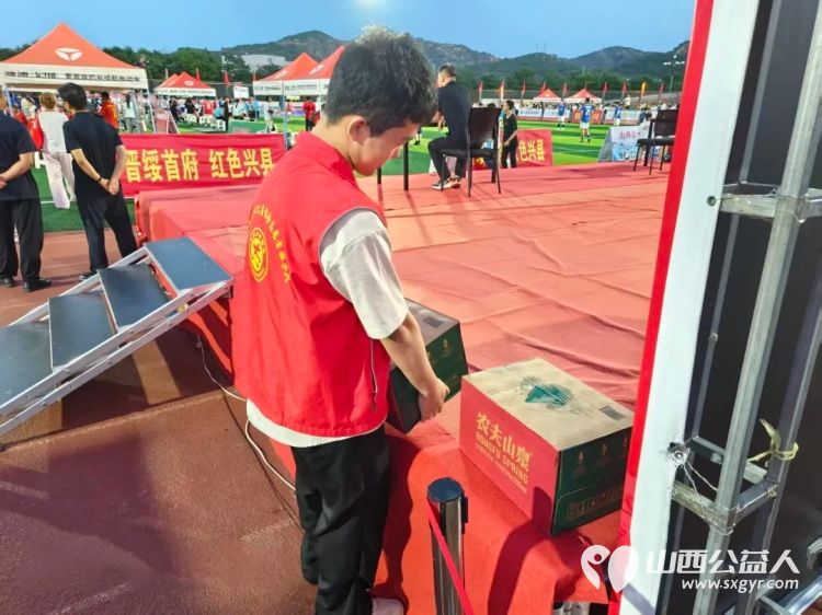 青春志愿红燃动绿茵场 | 兴县同城爱心公益协会助力晋绥黄河湾杯足球邀请赛为晋绥首府红色兴县的城市品牌增添了青春光彩 - 第5张 - 山西公益人 青春志愿红燃动绿茵场 | 兴县同城爱心公益协会助力晋绥黄河湾杯足球邀请赛为晋绥首府红色兴县的城市品牌增添了青春光彩 - 第5张