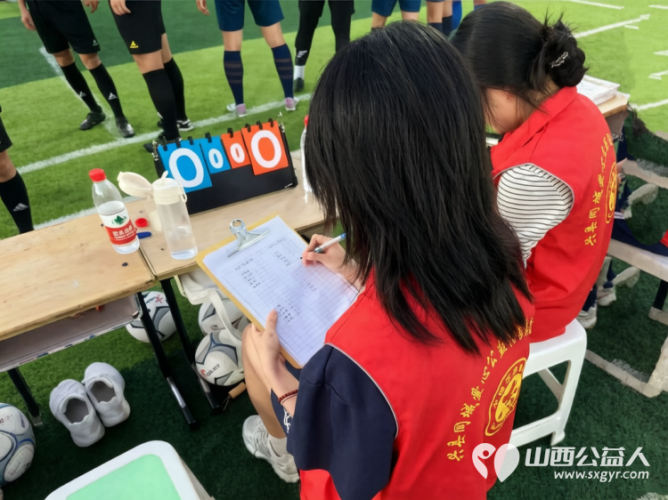 青春志愿红燃动绿茵场 | 兴县同城爱心公益协会助力晋绥黄河湾杯足球邀请赛为晋绥首府红色兴县的城市品牌增添了青春光彩 - 第6张 - 山西公益人 青春志愿红燃动绿茵场 | 兴县同城爱心公益协会助力晋绥黄河湾杯足球邀请赛为晋绥首府红色兴县的城市品牌增添了青春光彩 - 第6张