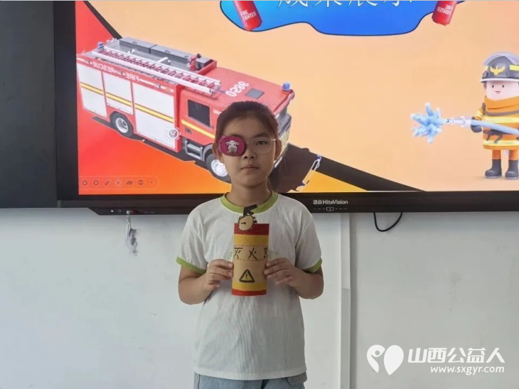 消防科普进站点安全知识伴童行----吕梁市离石区青年志愿者协会开展消防安全科普主题活动志愿者通过知识讲解带领孩子们解锁消防常识在玩乐中把安全知识记在心间 - 第8张 - 山西公益人 消防科普进站点安全知识伴童行----吕梁市离石区青年志愿者协会开展消防安全科普主题活动志愿者通过知识讲解带领孩子们解锁消防常识在玩乐中把安全知识记在心间 - 第8张