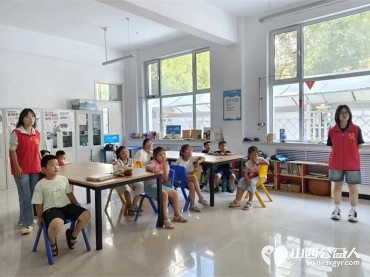 消防科普进站点安全知识伴童行----吕梁市离石区青年志愿者协会开展消防安全科普主题活动志愿者通过知识讲解带领孩子们解锁消防常识在玩乐中把安全知识记在心间 - 第3张 - 山西公益人 消防科普进站点安全知识伴童行----吕梁市离石区青年志愿者协会开展消防安全科普主题活动志愿者通过知识讲解带领孩子们解锁消防常识在玩乐中把安全知识记在心间 - 第3张
