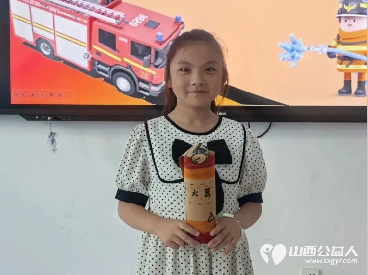 消防科普进站点安全知识伴童行----吕梁市离石区青年志愿者协会开展消防安全科普主题活动志愿者通过知识讲解带领孩子们解锁消防常识在玩乐中把安全知识记在心间 - 第9张 - 山西公益人 消防科普进站点安全知识伴童行----吕梁市离石区青年志愿者协会开展消防安全科普主题活动志愿者通过知识讲解带领孩子们解锁消防常识在玩乐中把安全知识记在心间 - 第9张