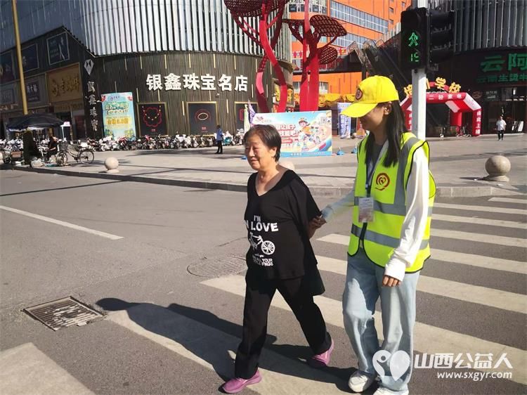 文水县爱心帮扶志愿者协会突击队的志愿者值守东门红绿灯下疏导交通维护通行秩序现场劝导市民文明出行愿大家自觉养成防护习惯平安出行 - 第3张 - 山西公益人 文水县爱心帮扶志愿者协会突击队的志愿者值守东门红绿灯下疏导交通维护通行秩序现场劝导市民文明出行愿大家自觉养成防护习惯平安出行 - 第3张