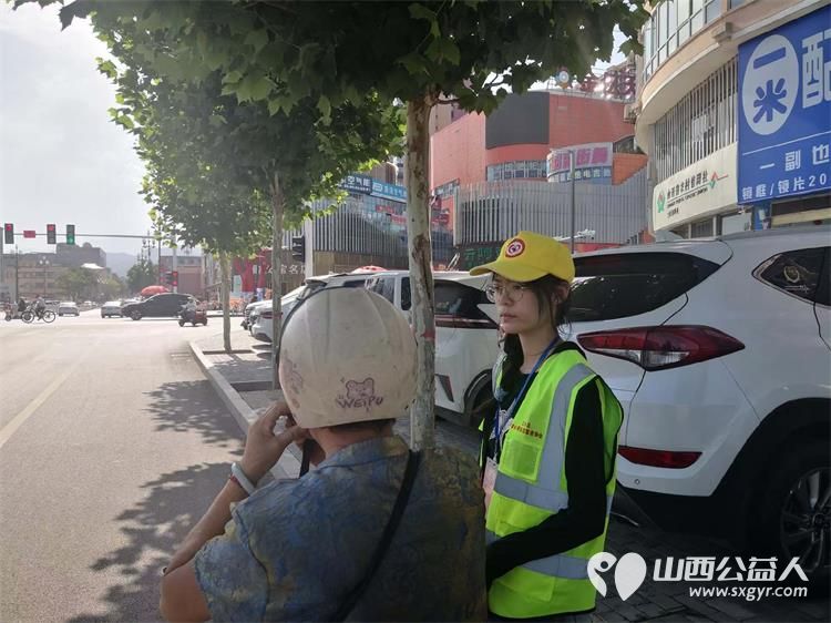 文水县爱心帮扶志愿者协会突击队的志愿者值守东门红绿灯下疏导交通维护通行秩序现场劝导市民文明出行愿大家自觉养成防护习惯平安出行 - 第5张 - 山西公益人 文水县爱心帮扶志愿者协会突击队的志愿者值守东门红绿灯下疏导交通维护通行秩序现场劝导市民文明出行愿大家自觉养成防护习惯平安出行 - 第5张
