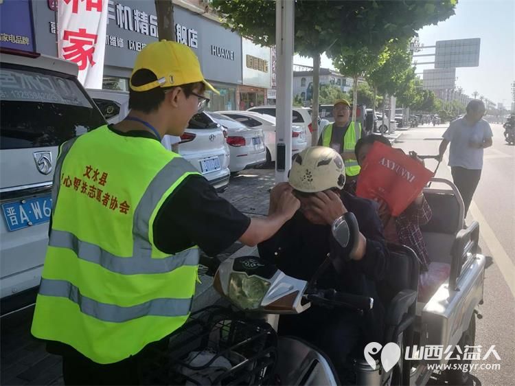 文水县爱心帮扶志愿者协会突击队的志愿者值守东门红绿灯下疏导交通维护通行秩序现场劝导市民文明出行愿大家自觉养成防护习惯平安出行 - 第6张 - 山西公益人 文水县爱心帮扶志愿者协会突击队的志愿者值守东门红绿灯下疏导交通维护通行秩序现场劝导市民文明出行愿大家自觉养成防护习惯平安出行 - 第6张