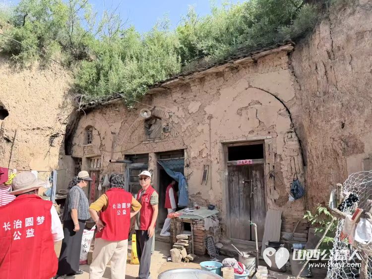 一缕夏日温情守护乡间孤老----长治圆梦公益志愿者奔赴沁县徐村、清河村开启专项敬老公益活动走访8户特殊孤寡困难老人用米面粮油被褥衣物与长久陪伴为长者送去夏日暖意 - 第31张 - 山西公益人 一缕夏日温情守护乡间孤老----长治圆梦公益志愿者奔赴沁县徐村、清河村开启专项敬老公益活动走访8户特殊孤寡困难老人用米面粮油被褥衣物与长久陪伴为长者送去夏日暖意 - 第31张