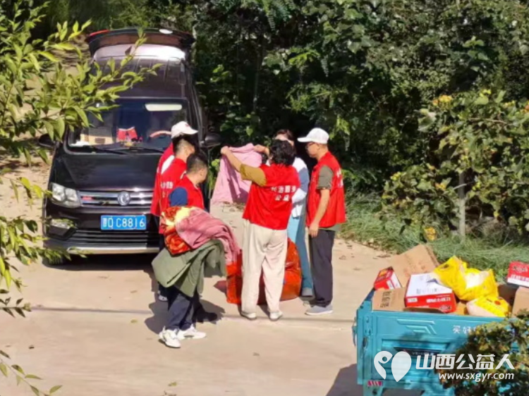 一缕夏日温情守护乡间孤老----长治圆梦公益志愿者奔赴沁县徐村、清河村开启专项敬老公益活动走访8户特殊孤寡困难老人用米面粮油被褥衣物与长久陪伴为长者送去夏日暖意 - 第14张 - 山西公益人 一缕夏日温情守护乡间孤老----长治圆梦公益志愿者奔赴沁县徐村、清河村开启专项敬老公益活动走访8户特殊孤寡困难老人用米面粮油被褥衣物与长久陪伴为长者送去夏日暖意 - 第14张
