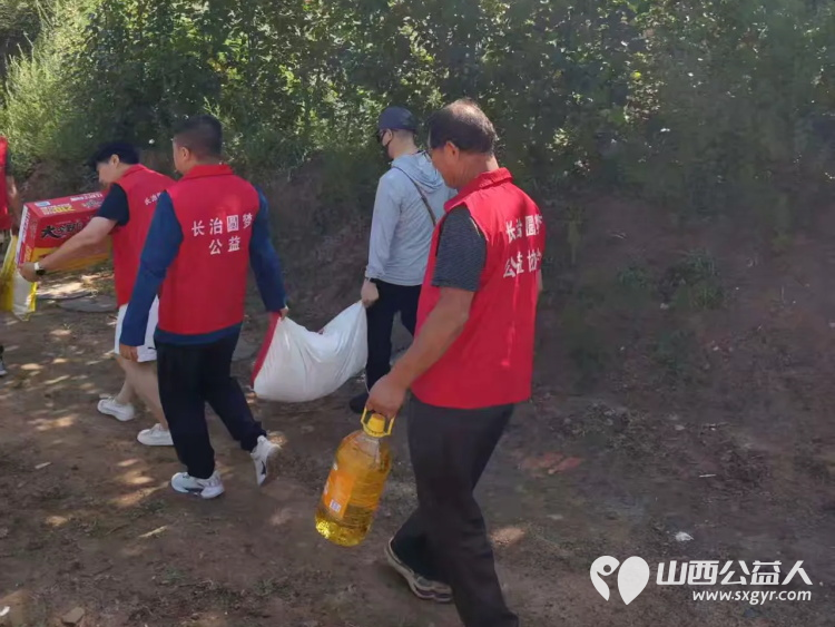一缕夏日温情守护乡间孤老----长治圆梦公益志愿者奔赴沁县徐村、清河村开启专项敬老公益活动走访8户特殊孤寡困难老人用米面粮油被褥衣物与长久陪伴为长者送去夏日暖意 - 第12张 - 山西公益人 一缕夏日温情守护乡间孤老----长治圆梦公益志愿者奔赴沁县徐村、清河村开启专项敬老公益活动走访8户特殊孤寡困难老人用米面粮油被褥衣物与长久陪伴为长者送去夏日暖意 - 第12张