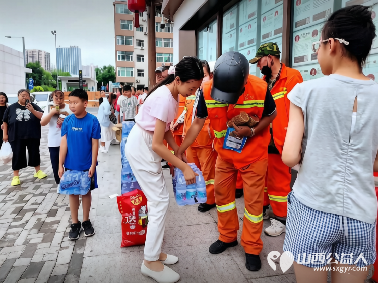 省一天零用钱送环卫工人一份清凉----小店区营盘街道南内环街二社区“营在未来”未成年人暑期实践主题活动 - 第16张 - 山西公益人 省一天零用钱送环卫工人一份清凉----小店区营盘街道南内环街二社区“营在未来”未成年人暑期实践主题活动 - 第16张