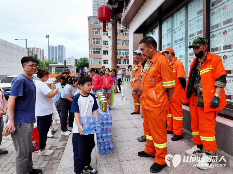 省一天零用钱送环卫工人一份清凉----小店区营盘街道南内环街二社区“营在未来”未成年人暑期实践主题活动 - 第15张 - 山西公益人 省一天零用钱送环卫工人一份清凉----小店区营盘街道南内环街二社区“营在未来”未成年人暑期实践主题活动 - 第15张