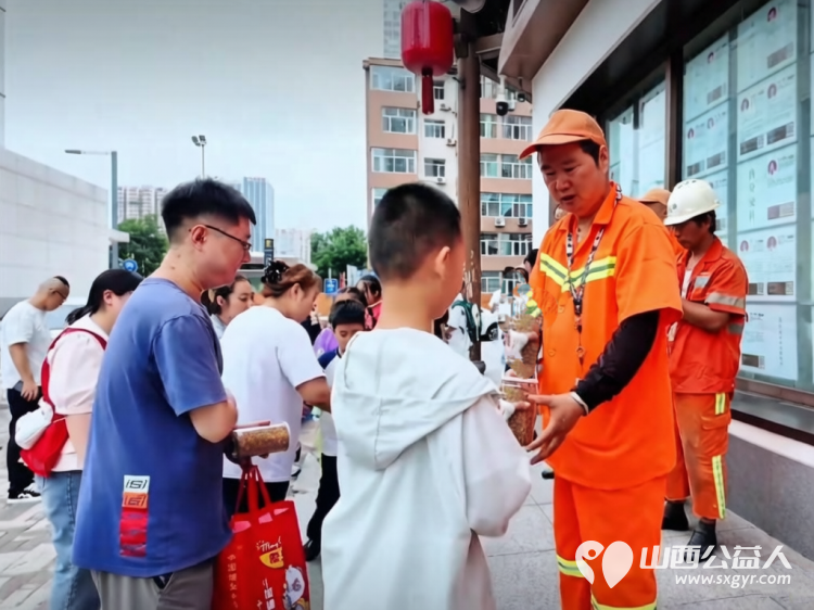 省一天零用钱送环卫工人一份清凉----小店区营盘街道南内环街二社区“营在未来”未成年人暑期实践主题活动 - 第13张 - 山西公益人 省一天零用钱送环卫工人一份清凉----小店区营盘街道南内环街二社区“营在未来”未成年人暑期实践主题活动 - 第13张