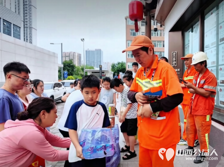 省一天零用钱送环卫工人一份清凉----小店区营盘街道南内环街二社区“营在未来”未成年人暑期实践主题活动 - 第8张 - 山西公益人 省一天零用钱送环卫工人一份清凉----小店区营盘街道南内环街二社区“营在未来”未成年人暑期实践主题活动 - 第8张