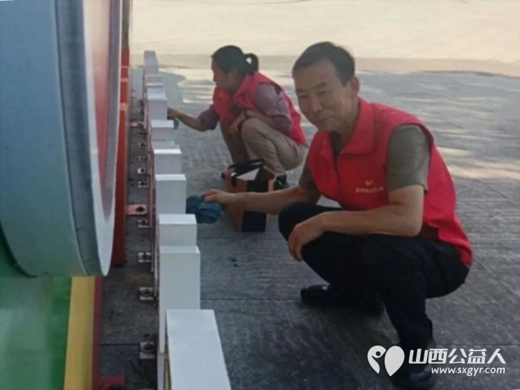 志愿点亮高铁窗口文明护航温馨旅途----忻州市爱心公益协会组织40余名志愿者齐聚忻州高铁站广场开展综合文明志愿服务行动 - 第16张 - 山西公益人 志愿点亮高铁窗口文明护航温馨旅途----忻州市爱心公益协会组织40余名志愿者齐聚忻州高铁站广场开展综合文明志愿服务行动 - 第16张