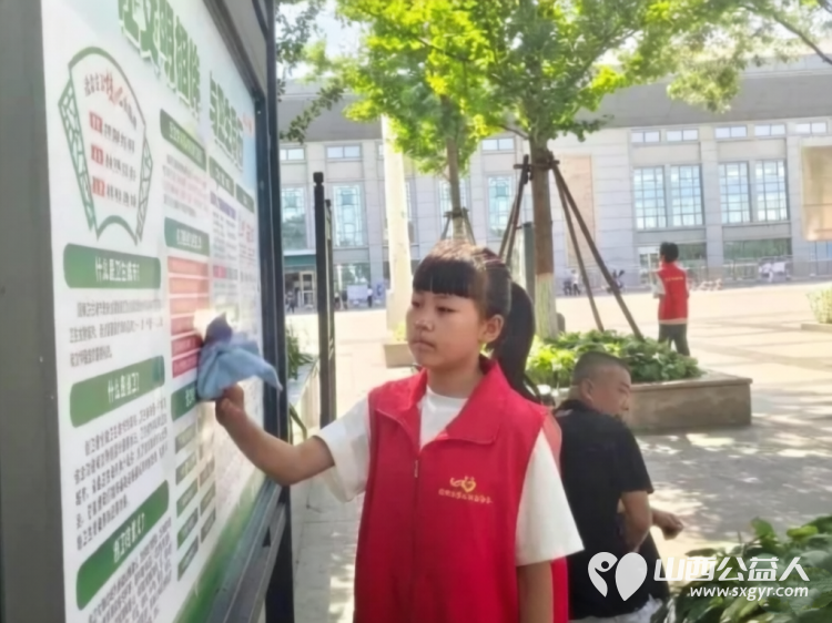志愿点亮高铁窗口文明护航温馨旅途----忻州市爱心公益协会组织40余名志愿者齐聚忻州高铁站广场开展综合文明志愿服务行动 - 第9张 - 山西公益人 志愿点亮高铁窗口文明护航温馨旅途----忻州市爱心公益协会组织40余名志愿者齐聚忻州高铁站广场开展综合文明志愿服务行动 - 第9张