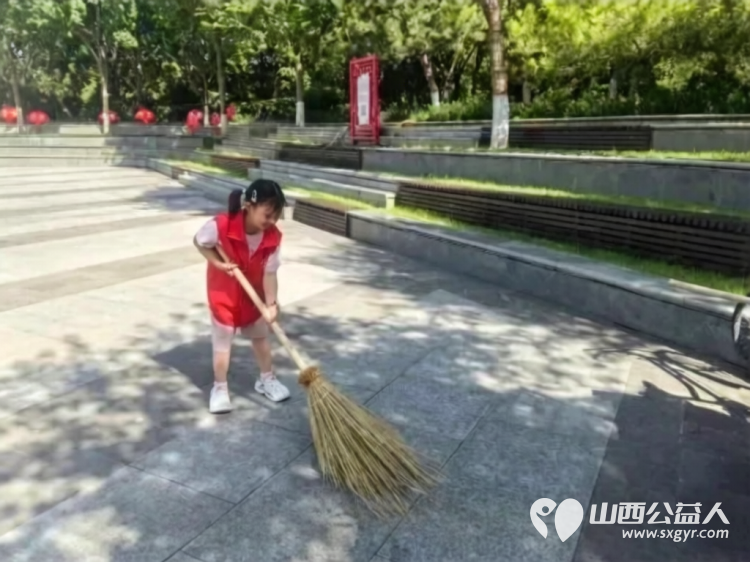 志愿点亮高铁窗口文明护航温馨旅途----忻州市爱心公益协会组织40余名志愿者齐聚忻州高铁站广场开展综合文明志愿服务行动 - 第15张 - 山西公益人 志愿点亮高铁窗口文明护航温馨旅途----忻州市爱心公益协会组织40余名志愿者齐聚忻州高铁站广场开展综合文明志愿服务行动 - 第15张