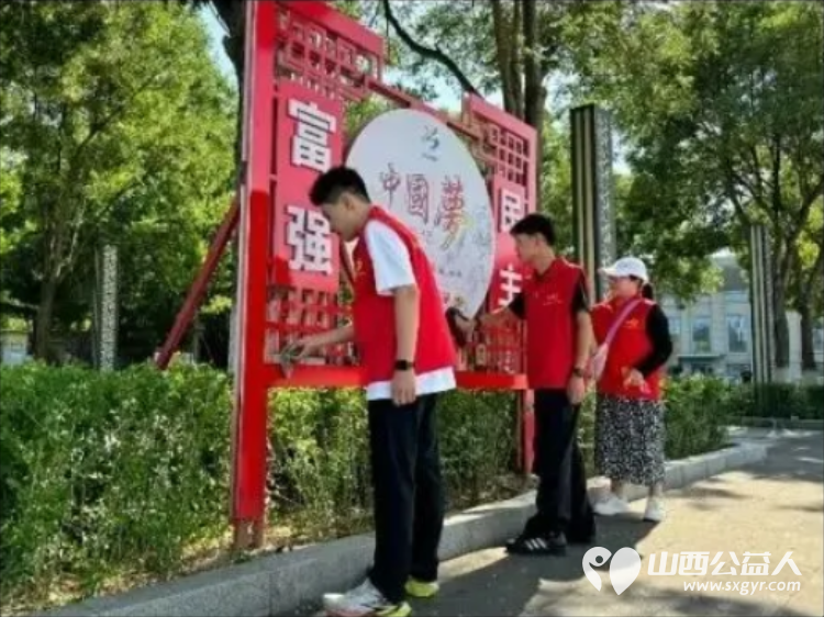 志愿点亮高铁窗口文明护航温馨旅途----忻州市爱心公益协会组织40余名志愿者齐聚忻州高铁站广场开展综合文明志愿服务行动 - 第3张 - 山西公益人 志愿点亮高铁窗口文明护航温馨旅途----忻州市爱心公益协会组织40余名志愿者齐聚忻州高铁站广场开展综合文明志愿服务行动 - 第3张