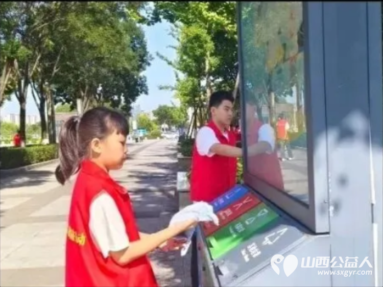 志愿点亮高铁窗口文明护航温馨旅途----忻州市爱心公益协会组织40余名志愿者齐聚忻州高铁站广场开展综合文明志愿服务行动 - 第2张 - 山西公益人 志愿点亮高铁窗口文明护航温馨旅途----忻州市爱心公益协会组织40余名志愿者齐聚忻州高铁站广场开展综合文明志愿服务行动 - 第2张