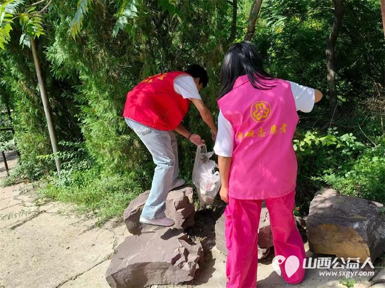 山间志愿行以微光守护一方绿水青山----文水县爱心帮扶志愿者协会联合开展志愿服务活动组织志愿者携带垃圾袋垃圾夹等清洁工具走进西山开展白色垃圾清理专项行动 - 第9张