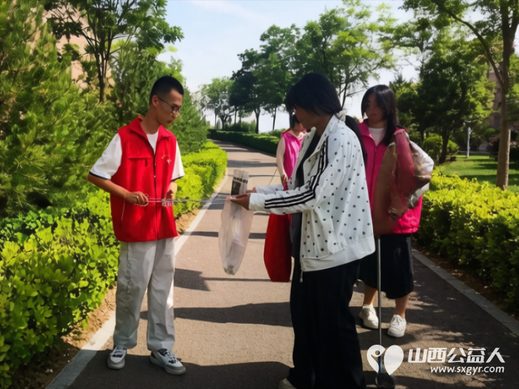 山间志愿行以微光守护一方绿水青山----文水县爱心帮扶志愿者协会联合开展志愿服务活动组织志愿者携带垃圾袋垃圾夹等清洁工具走进西山开展白色垃圾清理专项行动 - 第5张