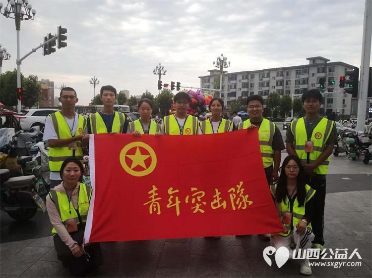 文水县爱心帮扶志愿者协会突击队组织志愿者值守文水县东门红绿灯下疏导交通维护通行秩序受到居民好评 - 第5张 - 山西公益人 文水县爱心帮扶志愿者协会突击队组织志愿者值守文水县东门红绿灯下疏导交通维护通行秩序受到居民好评 - 第5张