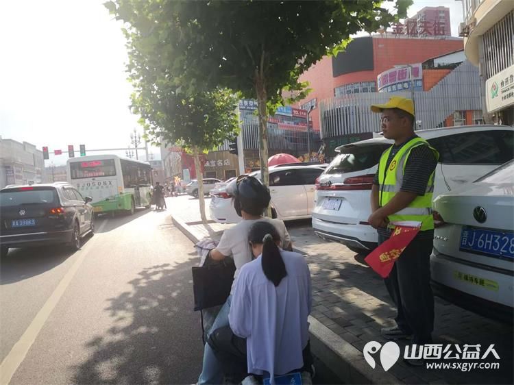 文水县爱心帮扶志愿者协会突击队组织志愿者值守文水县东门红绿灯下疏导交通维护通行秩序受到居民好评 - 第16张 - 山西公益人 文水县爱心帮扶志愿者协会突击队组织志愿者值守文水县东门红绿灯下疏导交通维护通行秩序受到居民好评 - 第16张