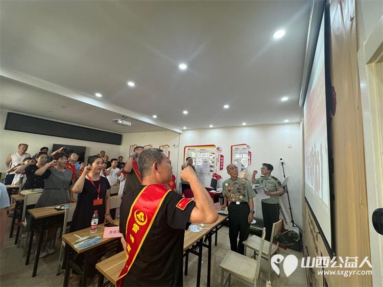 老兵传薪火童声续荣光----太原市桥东街道东岗社区特邀雷锋杂志社太原工作部雷锋宣讲团走进社区开展“老兵讲军史、少年传精神”庆八一红色雷锋主题宣讲活动 - 第5张 - 山西公益人 老兵传薪火童声续荣光----太原市桥东街道东岗社区特邀雷锋杂志社太原工作部雷锋宣讲团走进社区开展“老兵讲军史、少年传精神”庆八一红色雷锋主题宣讲活动 - 第5张