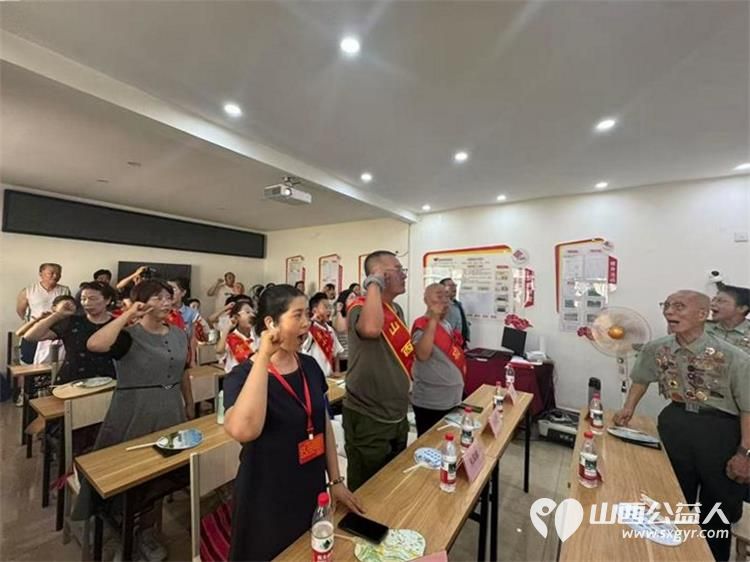 老兵传薪火童声续荣光----太原市桥东街道东岗社区特邀雷锋杂志社太原工作部雷锋宣讲团走进社区开展“老兵讲军史、少年传精神”庆八一红色雷锋主题宣讲活动 - 第6张 - 山西公益人 老兵传薪火童声续荣光----太原市桥东街道东岗社区特邀雷锋杂志社太原工作部雷锋宣讲团走进社区开展“老兵讲军史、少年传精神”庆八一红色雷锋主题宣讲活动 - 第6张