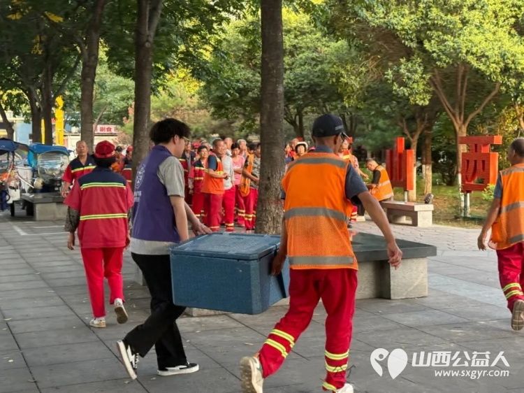 盐湖区志愿者协会联合运城学院应用化学系组织三下乡实践活动 参观协会阵地学习先进事迹开展交通法规宣传开展环境整治活动陪伴困境儿童爱心早餐免费发放服务 - 第14张