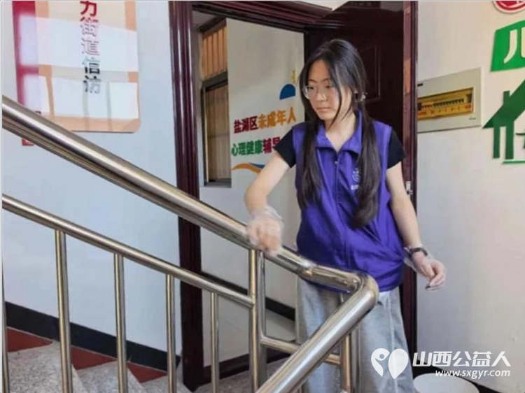 盐湖区志愿者协会联合运城学院应用化学系组织三下乡实践活动 参观协会阵地学习先进事迹开展交通法规宣传开展环境整治活动陪伴困境儿童爱心早餐免费发放服务 - 第10张