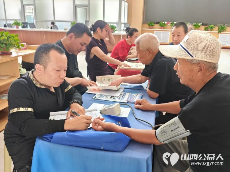 志愿服务进社区健康活动暖人心----介休市敬老协会2026年7月22日组织志愿者走进介休市西南街道新建西路社区为社区所有老人爱心理发义诊等多项贴心服务 - 第12张 - 山西公益人 志愿服务进社区健康活动暖人心----介休市敬老协会2026年7月22日组织志愿者走进介休市西南街道新建西路社区为社区所有老人爱心理发义诊等多项贴心服务 - 第12张