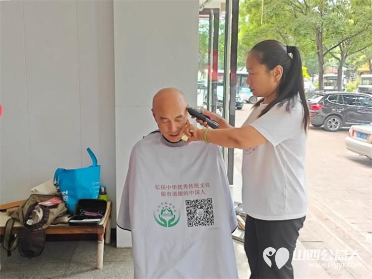 志愿服务进社区健康活动暖人心----介休市敬老协会2026年7月22日组织志愿者走进介休市西南街道新建西路社区为社区所有老人爱心理发义诊等多项贴心服务 - 第6张 - 山西公益人 志愿服务进社区健康活动暖人心----介休市敬老协会2026年7月22日组织志愿者走进介休市西南街道新建西路社区为社区所有老人爱心理发义诊等多项贴心服务 - 第6张