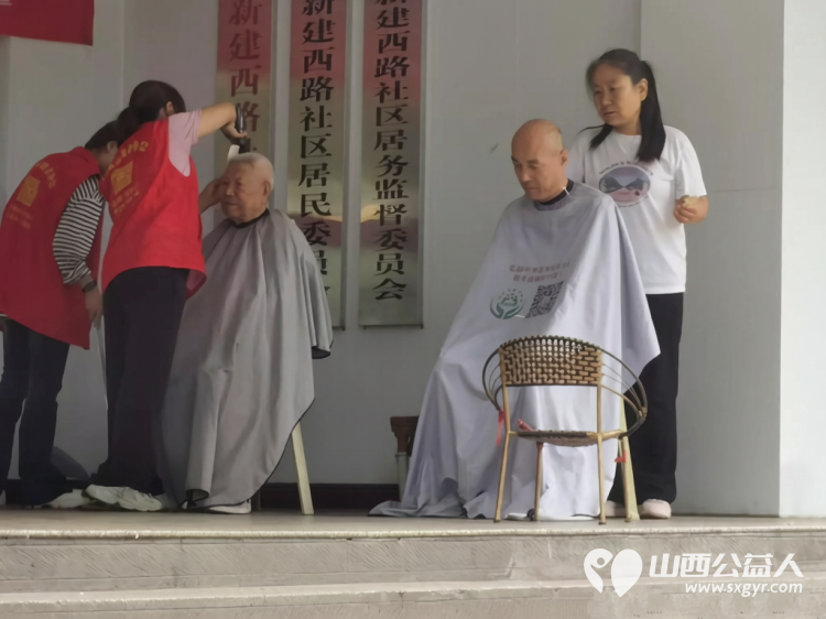 志愿服务进社区健康活动暖人心----介休市敬老协会2026年7月22日组织志愿者走进介休市西南街道新建西路社区为社区所有老人爱心理发义诊等多项贴心服务 - 第4张 - 山西公益人 志愿服务进社区健康活动暖人心----介休市敬老协会2026年7月22日组织志愿者走进介休市西南街道新建西路社区为社区所有老人爱心理发义诊等多项贴心服务 - 第4张