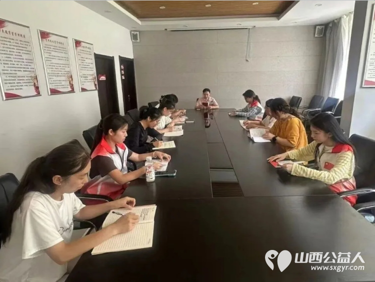 盛夏实践深耕社区志愿同行筑稳平安----长治市正能量公益协会组织大学生志愿者走进西街街道颐龙湾社区参与安全专题学习小区隐患常态化排查安全知识入户宣讲等活动 - 第4张 - 山西公益人 盛夏实践深耕社区志愿同行筑稳平安----长治市正能量公益协会组织大学生志愿者走进西街街道颐龙湾社区参与安全专题学习小区隐患常态化排查安全知识入户宣讲等活动 - 第4张
