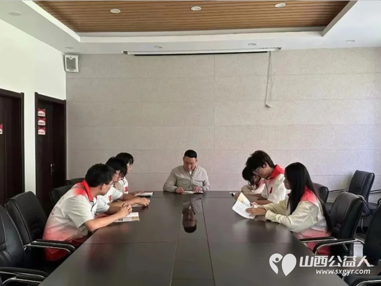 盛夏实践深耕社区志愿同行筑稳平安----长治市正能量公益协会组织大学生志愿者走进西街街道颐龙湾社区参与安全专题学习小区隐患常态化排查安全知识入户宣讲等活动 - 第2张 - 山西公益人 盛夏实践深耕社区志愿同行筑稳平安----长治市正能量公益协会组织大学生志愿者走进西街街道颐龙湾社区参与安全专题学习小区隐患常态化排查安全知识入户宣讲等活动 - 第2张