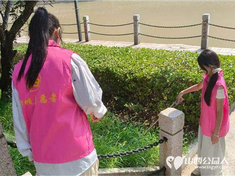 文水县爱心帮扶志愿者协会7月24日开展守护文水青山共建生态家园环境清洁新时代文明实践志愿服务活动组织志愿者走进西山开展白色垃圾清理专项行动 - 第5张 - 山西公益人 文水县爱心帮扶志愿者协会7月24日开展守护文水青山共建生态家园环境清洁新时代文明实践志愿服务活动组织志愿者走进西山开展白色垃圾清理专项行动 - 第5张
