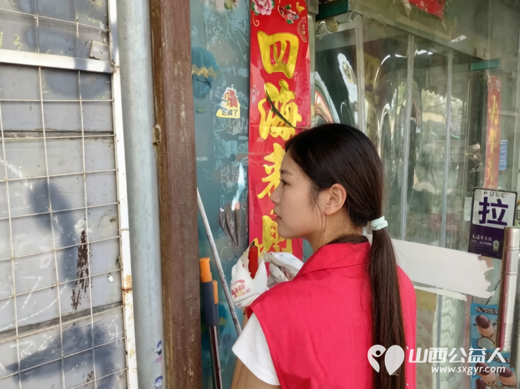 青春志愿焕新家园携手聚力文明创建----盐湖区志愿者协会联动阳光社区开展小广告专项清理整治志愿服务活动为共建美好家园汇聚更多志愿力量 - 第3张 - 山西公益人 青春志愿焕新家园携手聚力文明创建----盐湖区志愿者协会联动阳光社区开展小广告专项清理整治志愿服务活动为共建美好家园汇聚更多志愿力量 - 第3张