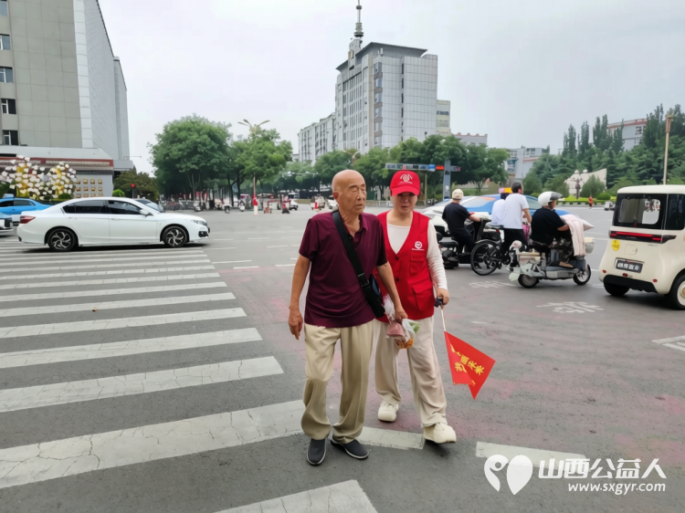 文明交通劝导温情守护出行路----临汾市文明交通志愿者协会组织志愿者在水厂十字岗开展常态化文明交通劝导志愿服务过往市民纷纷为志愿者热心举动点赞 - 第4张